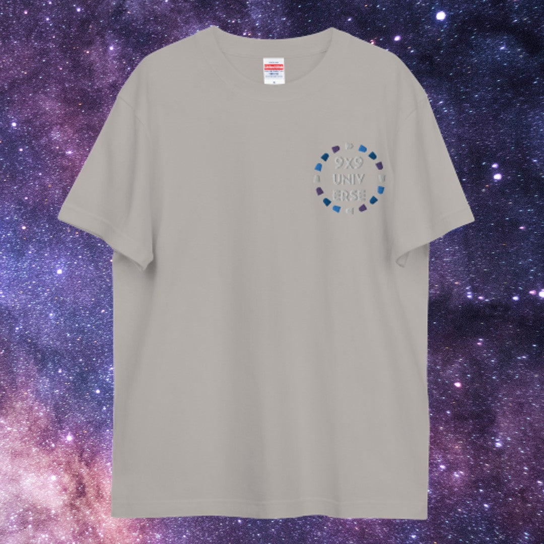 将棋の宇宙を見上げて浮かぶ青い駒　刺繍半袖Tシャツ